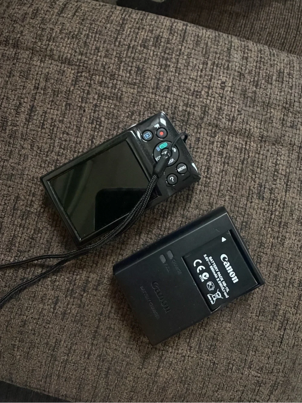 Canon PowerShot ELPH 135 Digital Camera